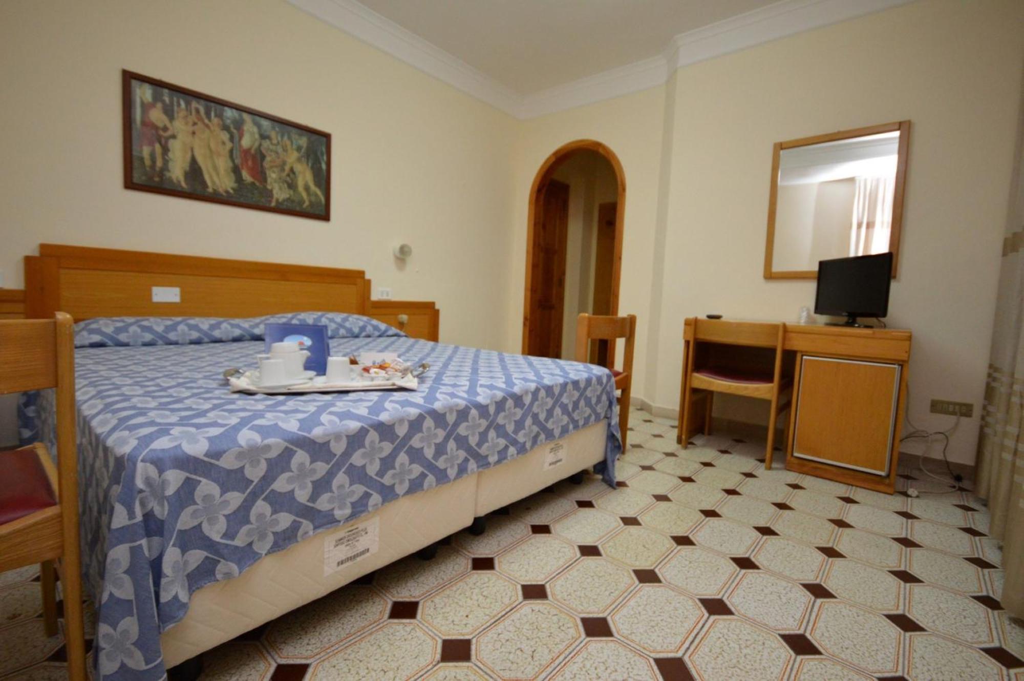 Hotel Residence Il Gabbiano Cirò Marina الغرفة الصورة